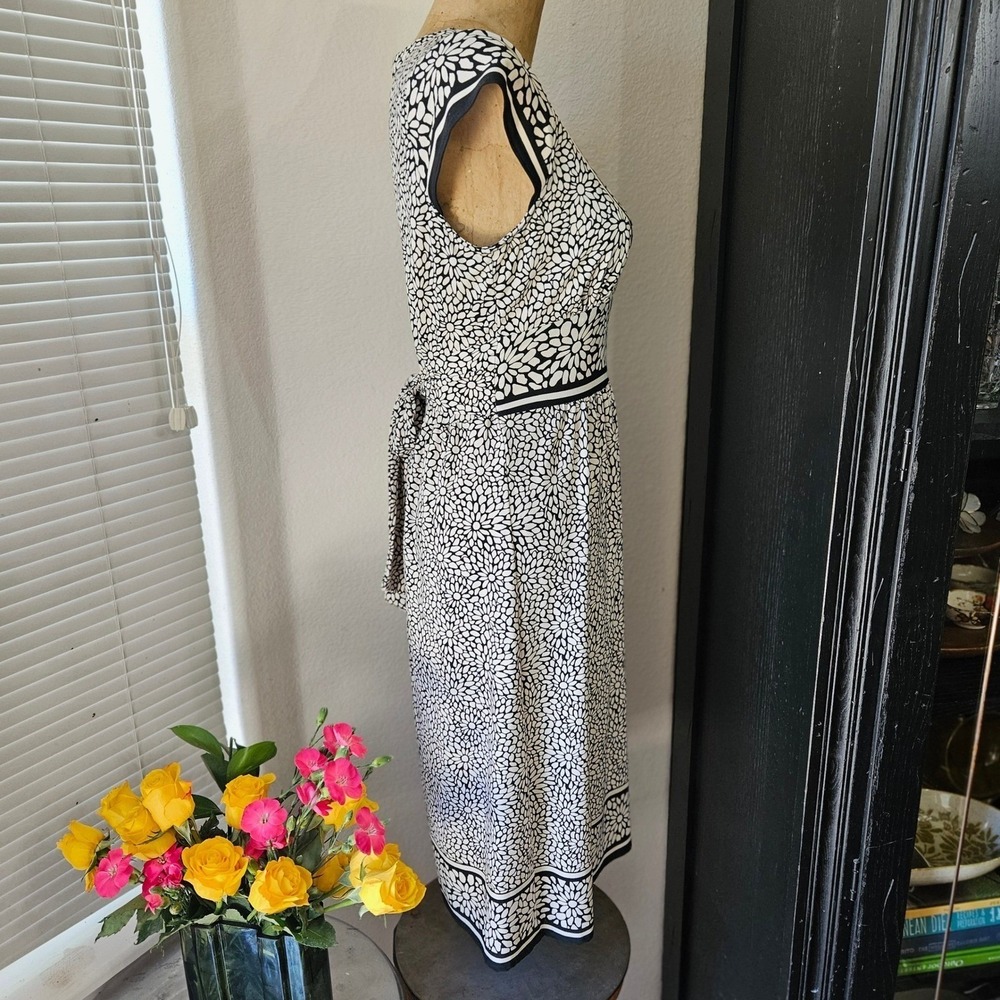 Mariposa Floral Wrap Dress Empire Waist Cap Sleeve M Cottagecore Black Cream - Picture 5 of 7